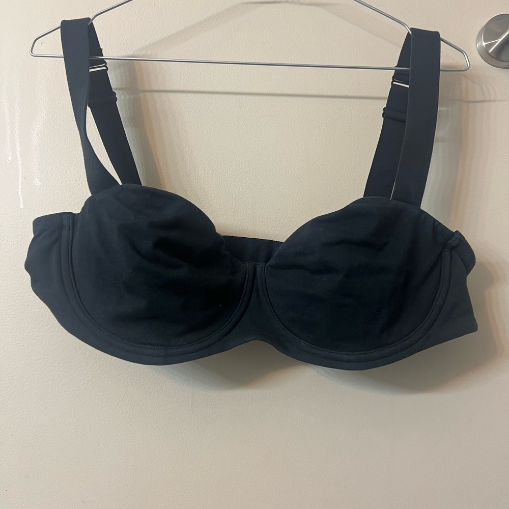SKIMS black wired bra. Please read description.